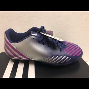 Soccer kids shoes size US 3 New with Box